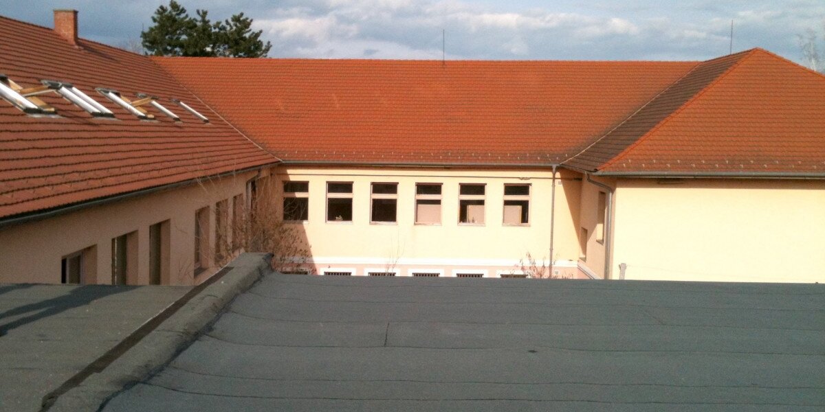 2013.03.12. Új szigetelést kap a tornaterem tetőzete
